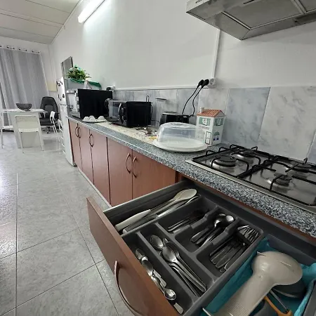 Casa Independente, Confortavel E Muito Agradavel *